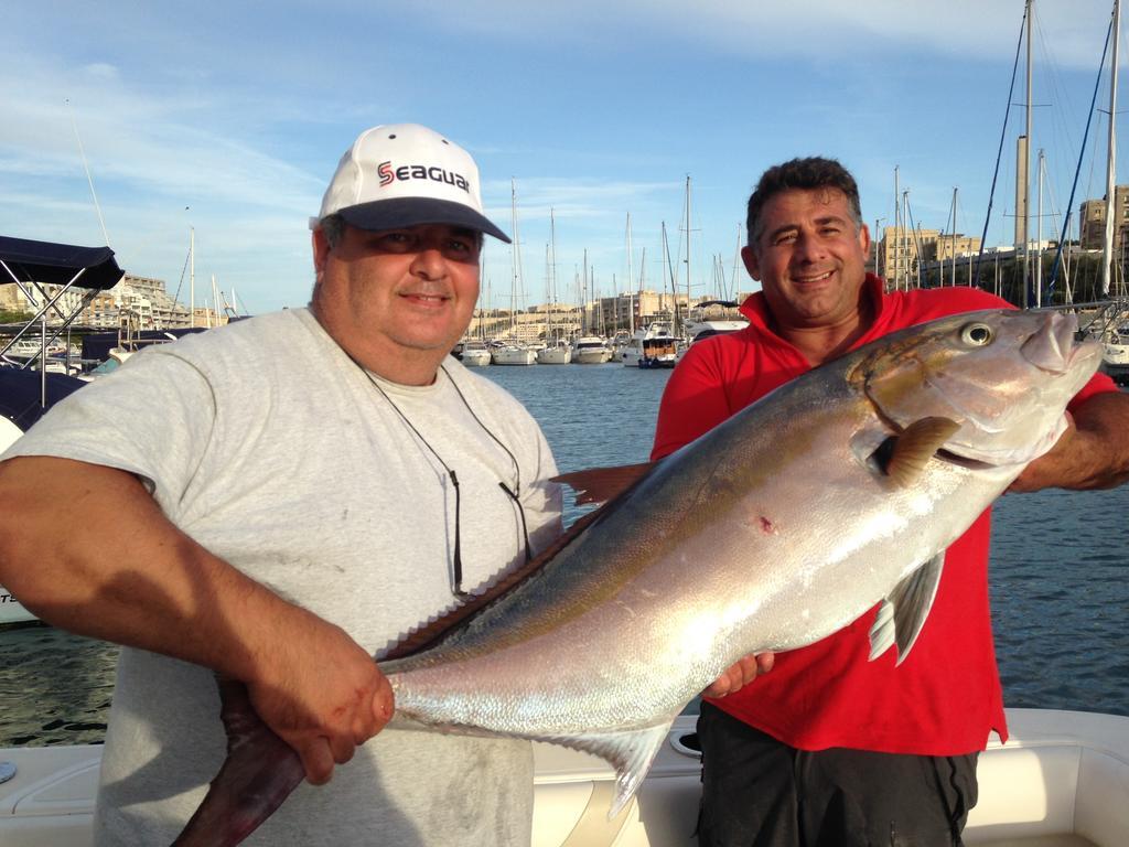 Boat Ms Cutty Jean Hotel Sliema Bagian luar foto