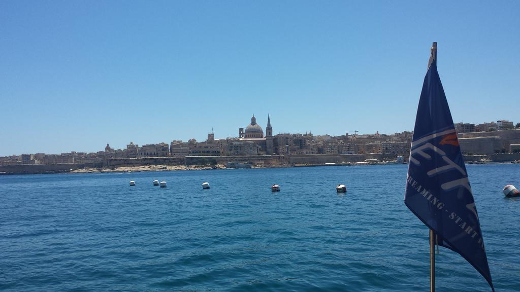 Boat Ms Cutty Jean Hotel Sliema Bagian luar foto