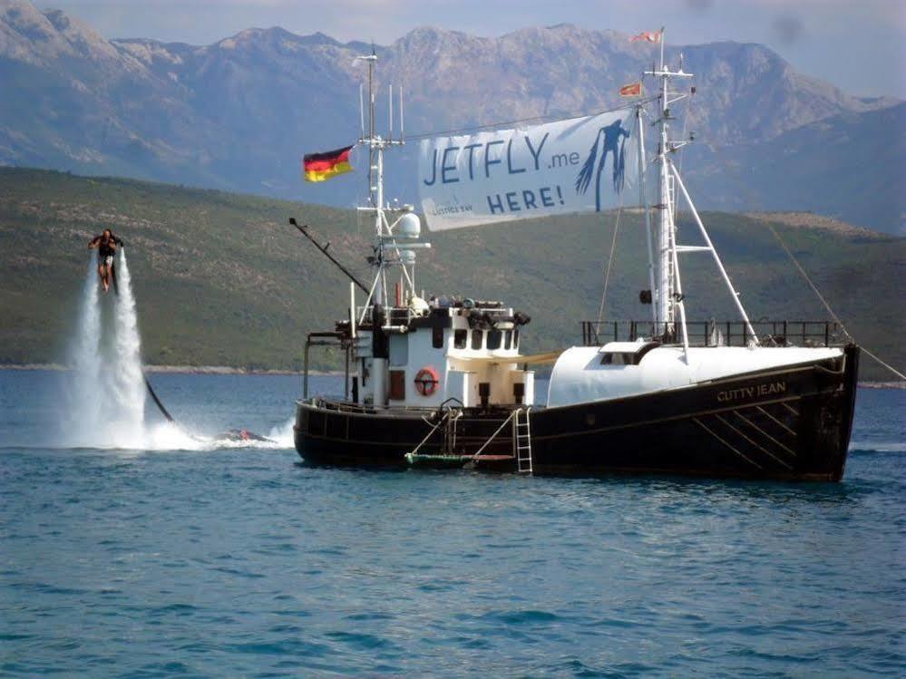 Boat Ms Cutty Jean Hotel Sliema Bagian luar foto