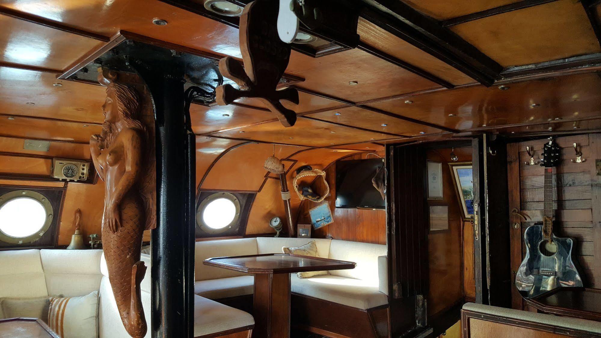 Boat Ms Cutty Jean Hotel Sliema Bagian luar foto