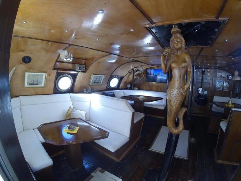 Boat Ms Cutty Jean Hotel Sliema Bagian luar foto